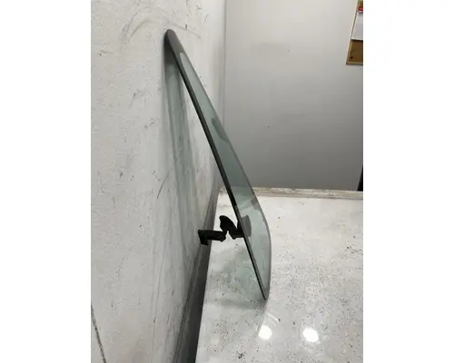 INTERNATIONAL 4300 Glass