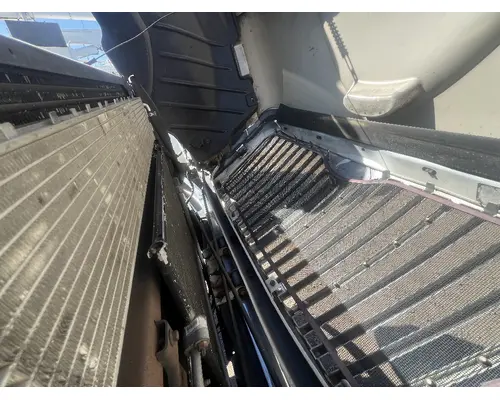 INTERNATIONAL 4300 Grille