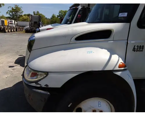 INTERNATIONAL 4300 HOOD