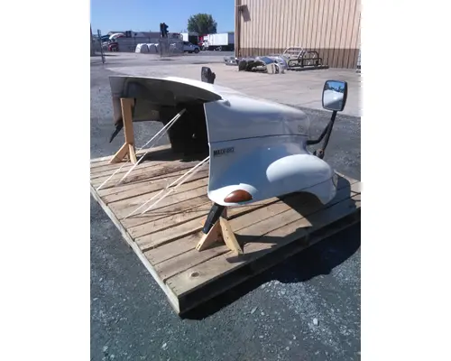 INTERNATIONAL 4300 HOOD