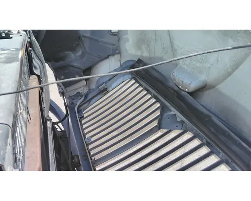 INTERNATIONAL 4300 HOOD