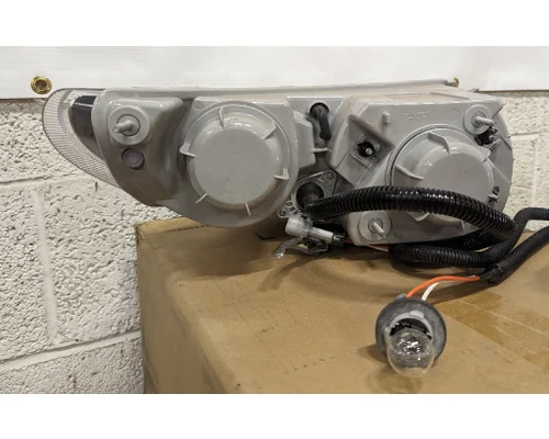 INTERNATIONAL 4300 Headlamp Assembly