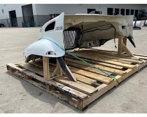 INTERNATIONAL 4300 Hood