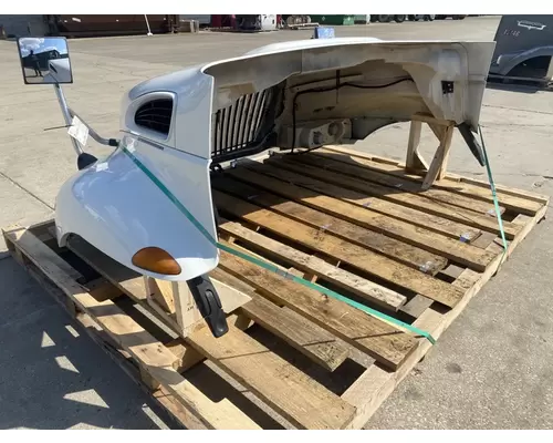 INTERNATIONAL 4300 Hood