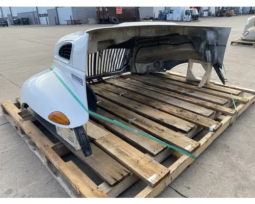 INTERNATIONAL 4300 Hood