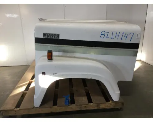 INTERNATIONAL 4300 Hood