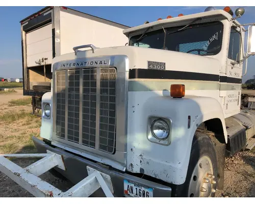 INTERNATIONAL 4300 Hood