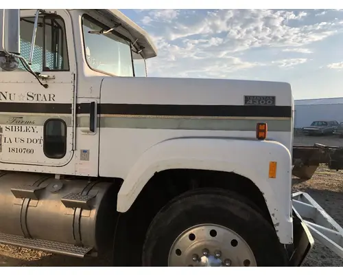 INTERNATIONAL 4300 Hood