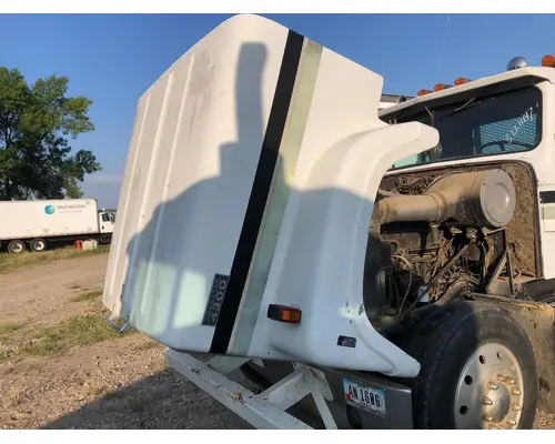 INTERNATIONAL 4300 Hood