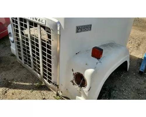 INTERNATIONAL 4300 Hood