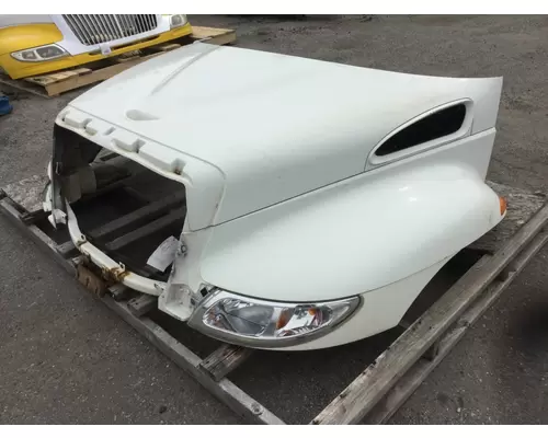 INTERNATIONAL 4300 Hood