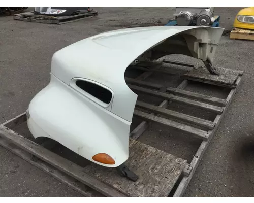 INTERNATIONAL 4300 Hood