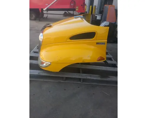 INTERNATIONAL 4300 Hood