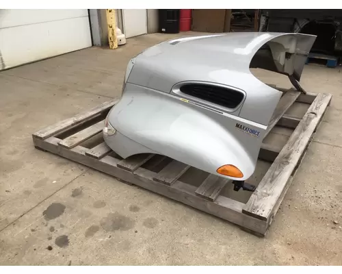 INTERNATIONAL 4300 Hood