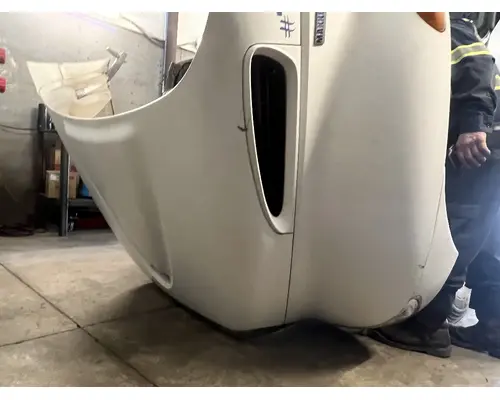 INTERNATIONAL 4300 Hood