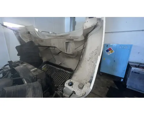 INTERNATIONAL 4300 Hood