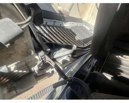 INTERNATIONAL 4300 Hood