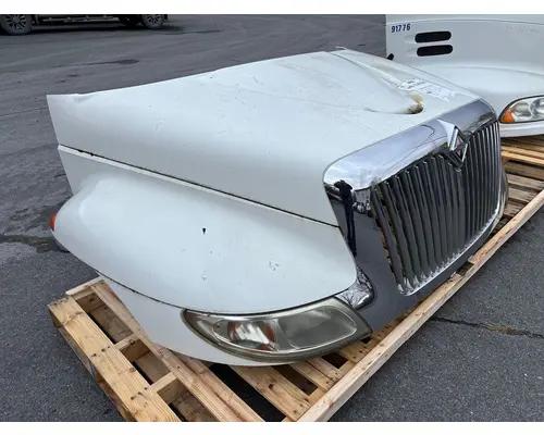 INTERNATIONAL 4300 Hood