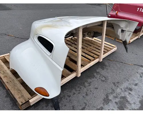 INTERNATIONAL 4300 Hood