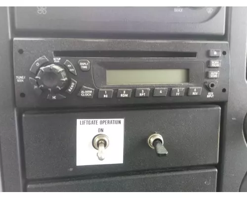 INTERNATIONAL 4300 RADIO AMFMCD