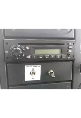 INTERNATIONAL 4300 RADIO AM/FM/CD