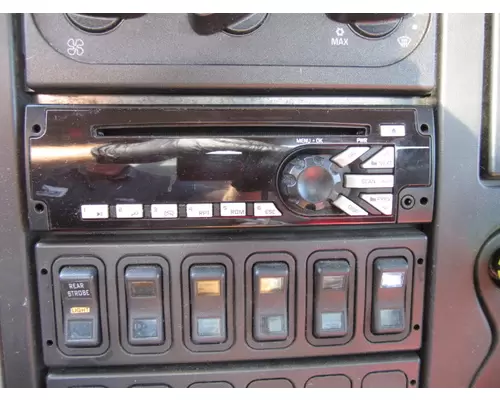 INTERNATIONAL 4300 RADIO AMFMCD