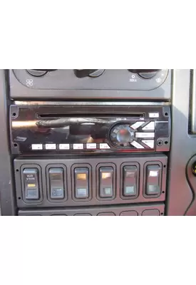 INTERNATIONAL 4300 RADIO AM/FM/CD