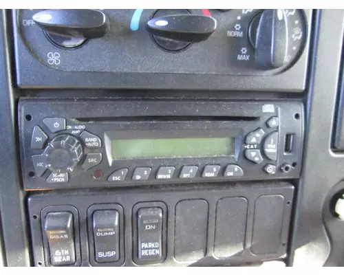 INTERNATIONAL 4300 RADIO AMFMCD