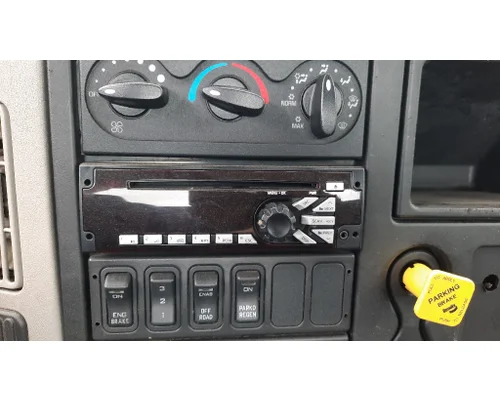 INTERNATIONAL 4300 RADIO AMFMCD