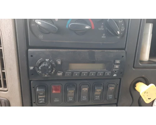 INTERNATIONAL 4300 RADIO AMFM