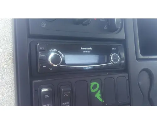 INTERNATIONAL 4300 RADIO AMFM