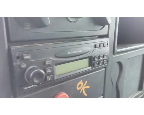 INTERNATIONAL 4300 RADIO AMFM