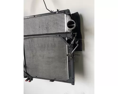 INTERNATIONAL 4300 Radiator