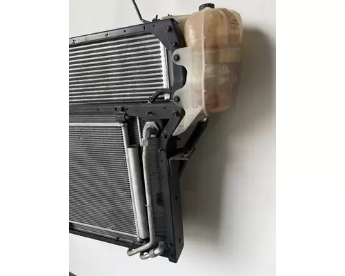 INTERNATIONAL 4300 Radiator