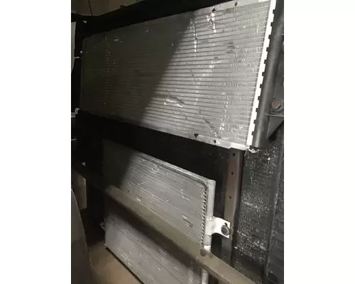 INTERNATIONAL 4300 Radiator