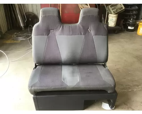 INTERNATIONAL 4300 SEAT, FRONT