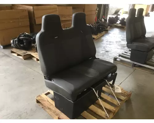 INTERNATIONAL 4300 SEAT, FRONT