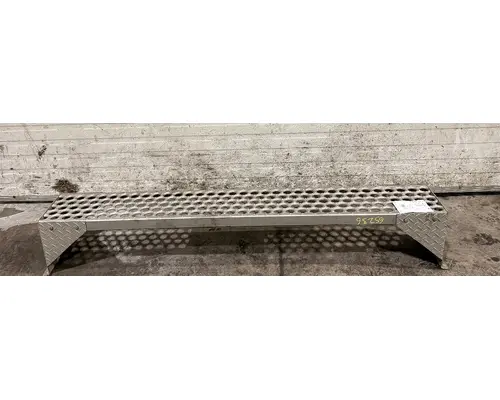 INTERNATIONAL 4300 Step