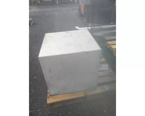 INTERNATIONAL 4300 TOOL BOX