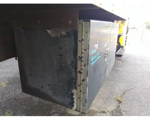 INTERNATIONAL 4300 TOOL BOX