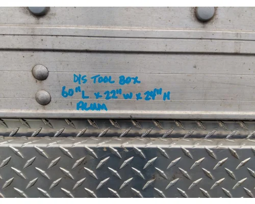 INTERNATIONAL 4300 TOOL BOX