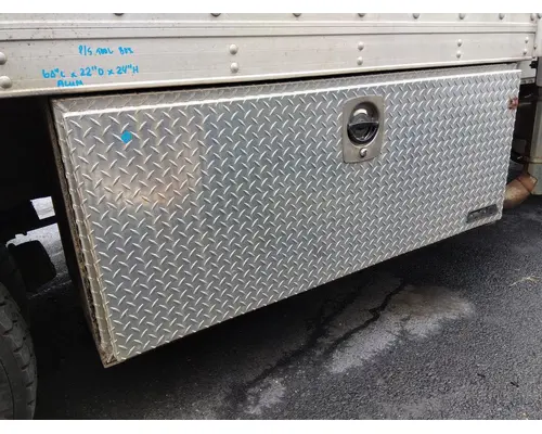 INTERNATIONAL 4300 TOOL BOX