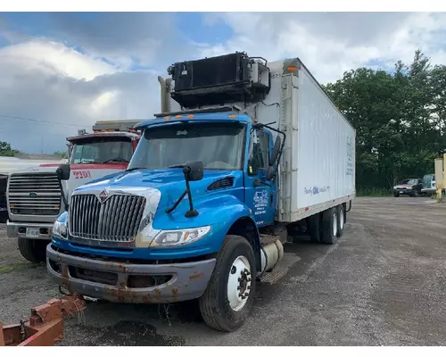 INTERNATIONAL 4400 LP Complete Vehicle