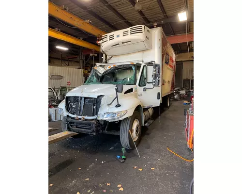 INTERNATIONAL 4400 LP Complete Vehicle