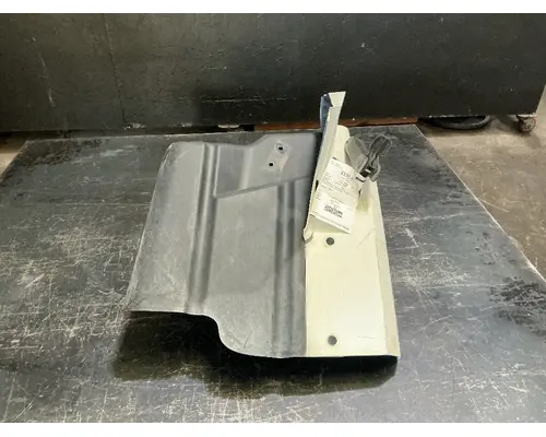 INTERNATIONAL 4400 LP Fender Extension