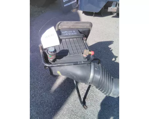 INTERNATIONAL 4400 AIR CLEANER