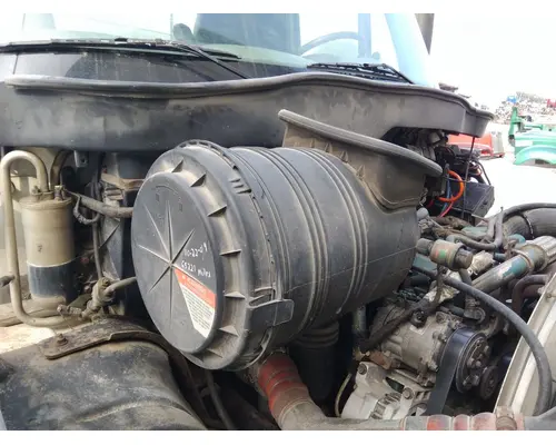 INTERNATIONAL 4400 AIR CLEANER