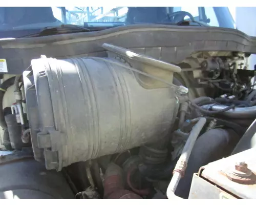INTERNATIONAL 4400 AIR CLEANER