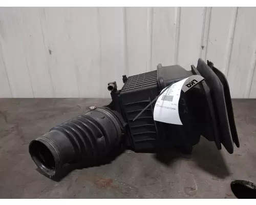 INTERNATIONAL 4400 AIR CLEANER
