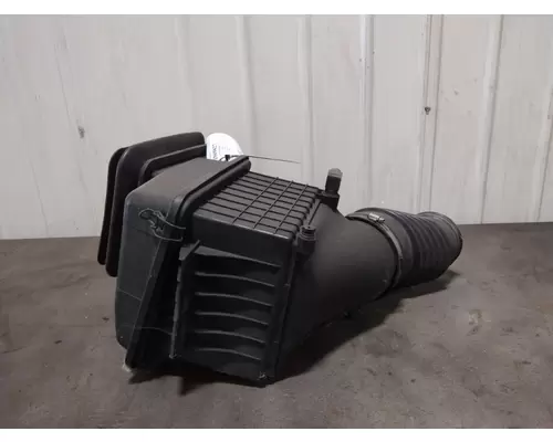 INTERNATIONAL 4400 AIR CLEANER